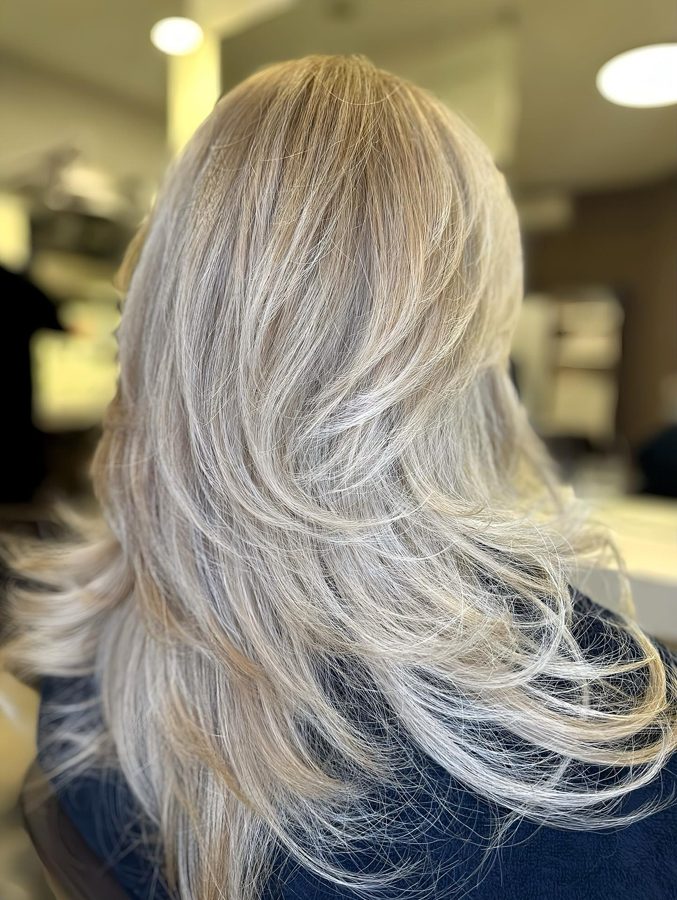 Blonde Haarverlängerung mit weichen Stufen